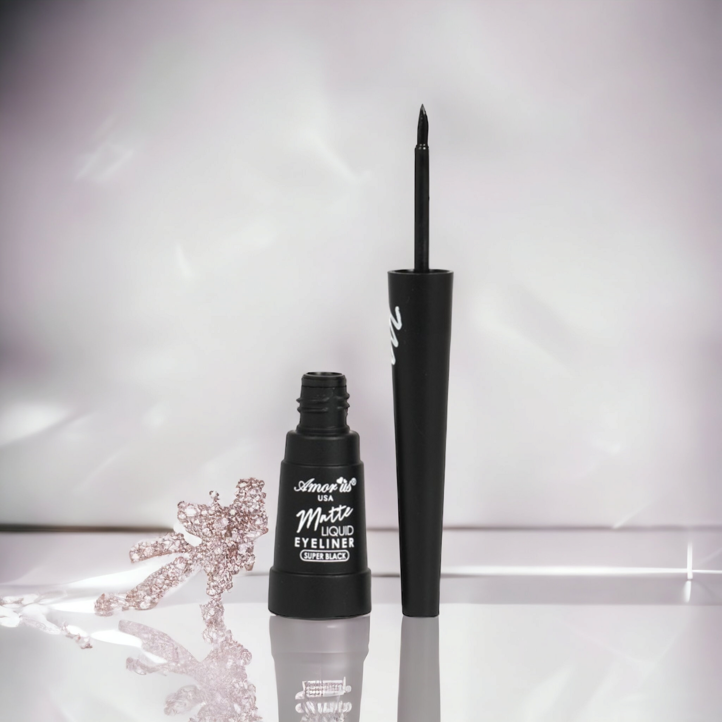 Eye-liner pinceau liquide noir mat