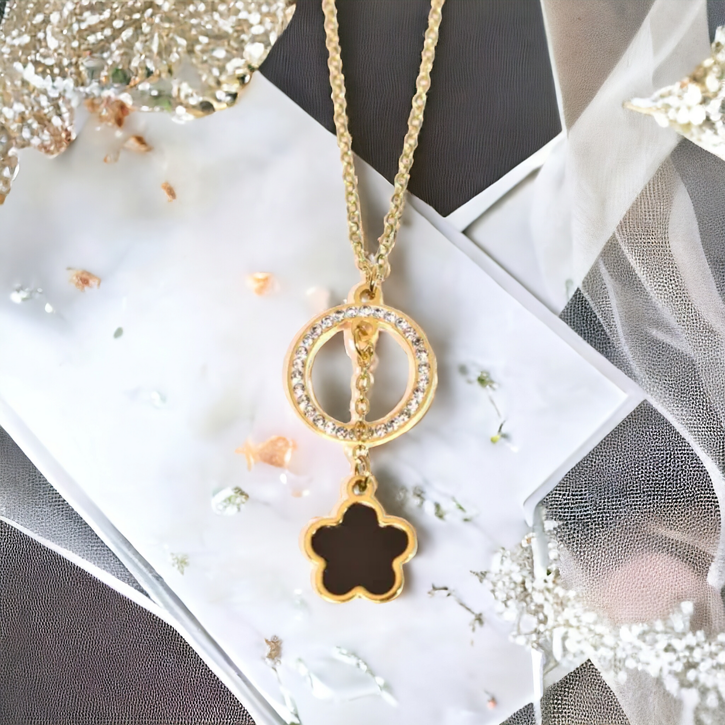 Collier cercle de strass et fleur noire