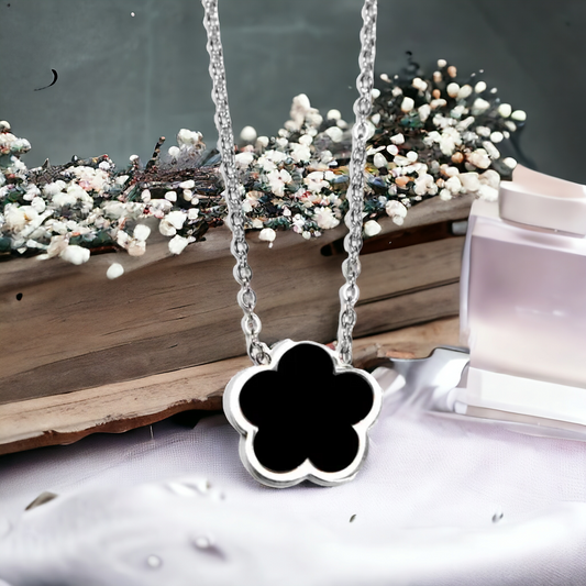 Collier fleur noire