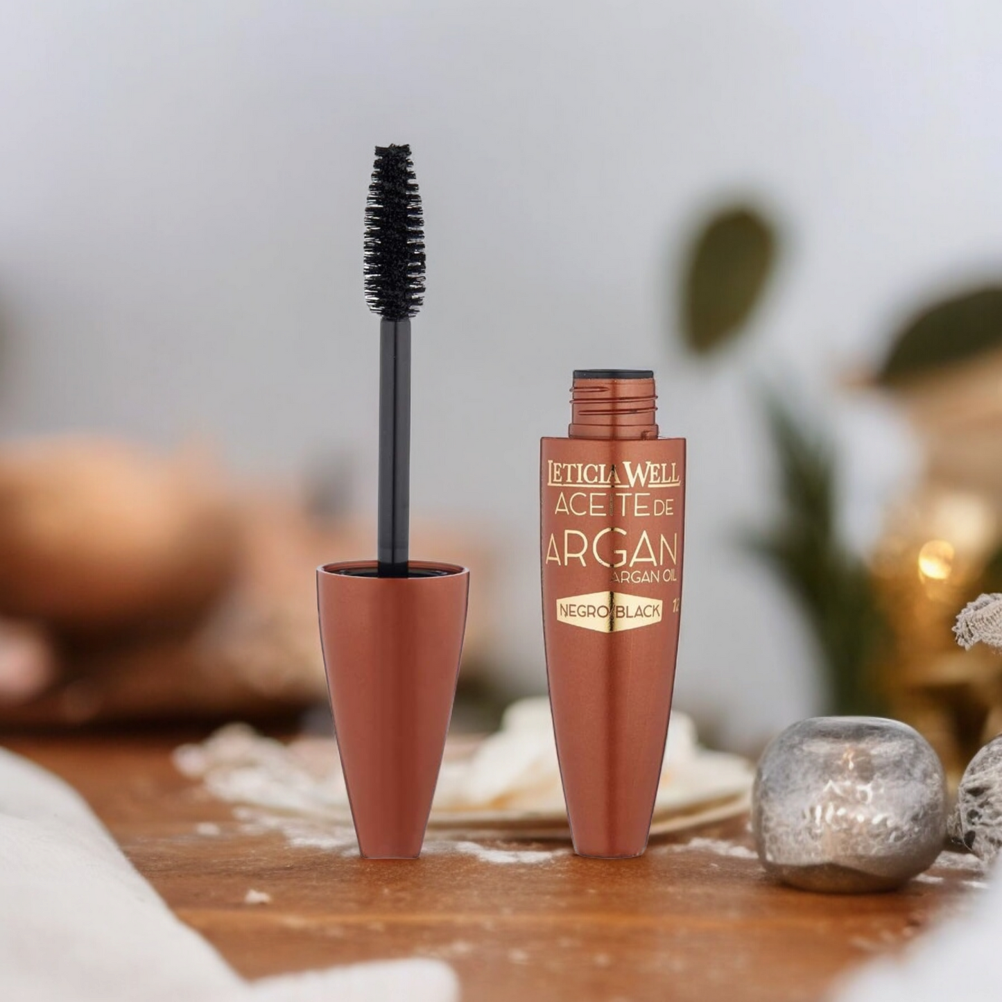 Mascara et base de soin volume et nourrissant à l'huile d'argan 2-en-1