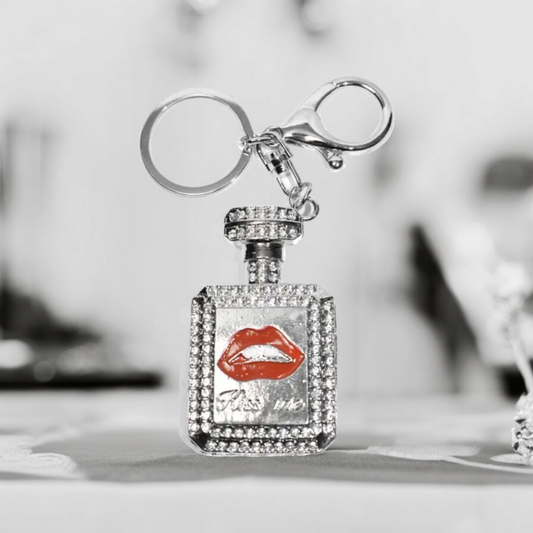 Porte-clé bouteille de parfum "kiss me"