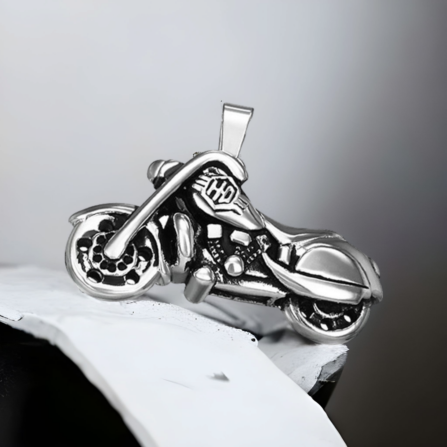 Pendentif gothique rock ou biker - Moto 🏍 "HD" en acier inoxydable