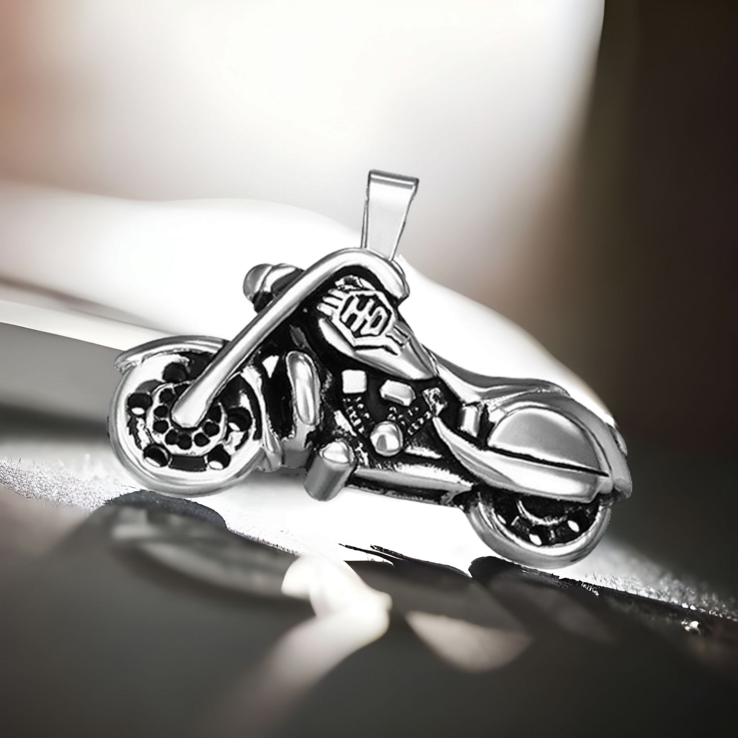 Pendentif gothique rock ou biker - Moto 🏍 "HD" en acier inoxydable